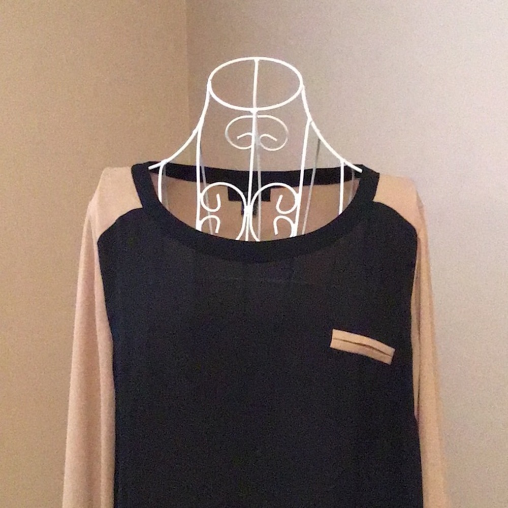 Black and beige top with long sleeves